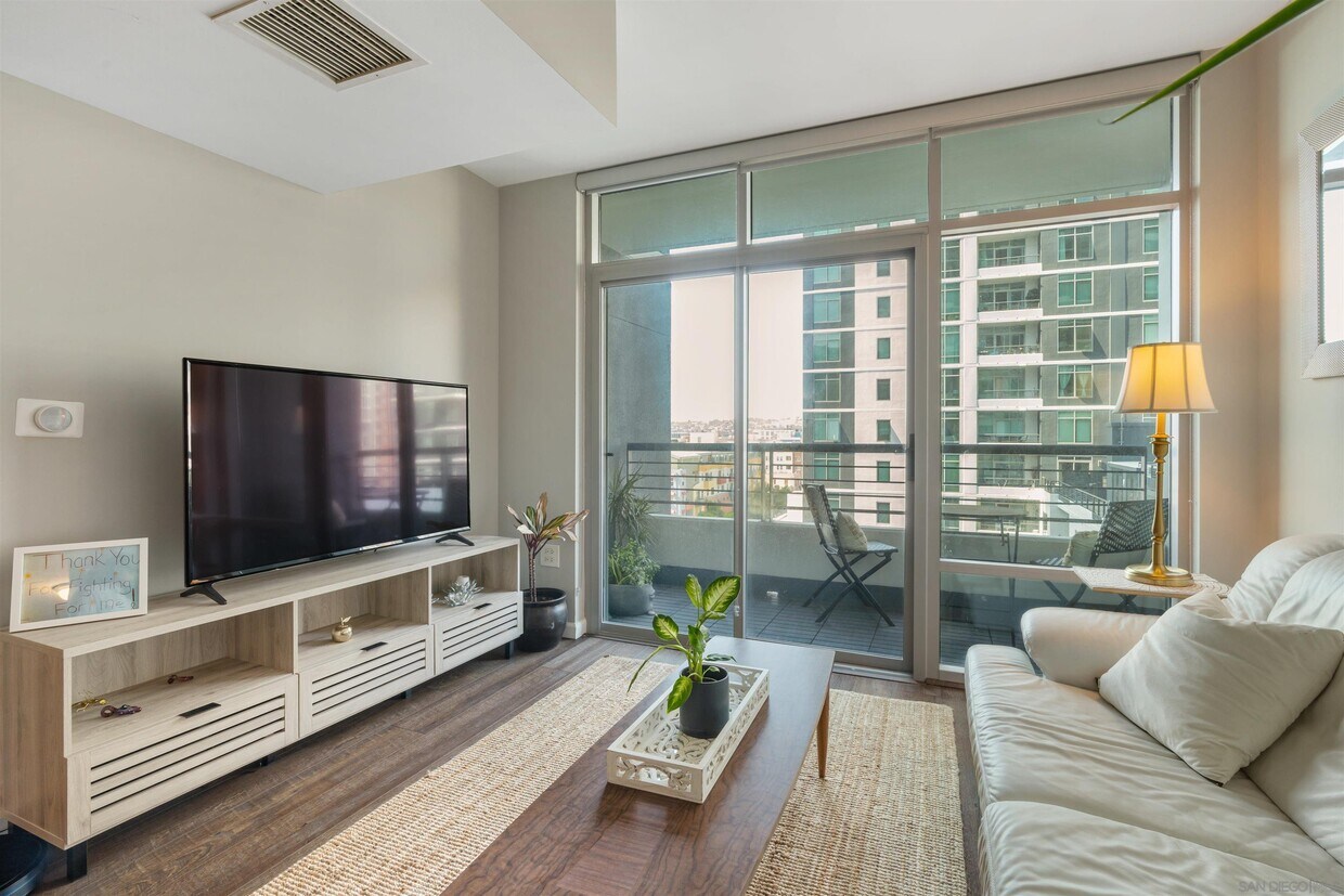 Foto principal - 425 W Beech St