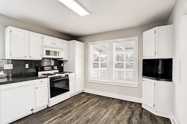 Foto del edificio - 1011 W 23rd St