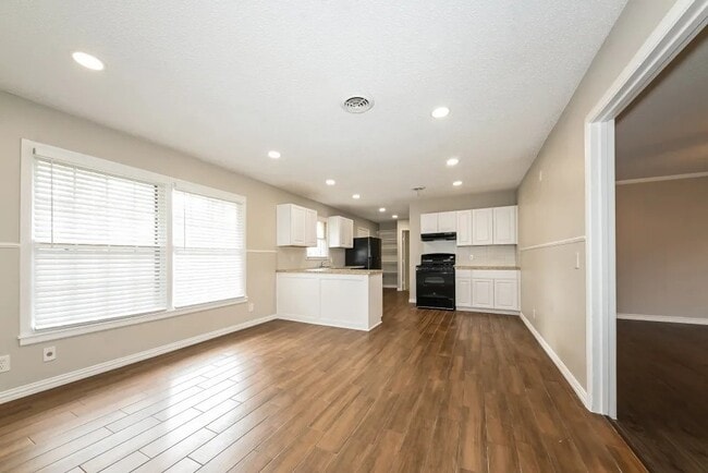 Building Photo - 1226 McDonald Dr