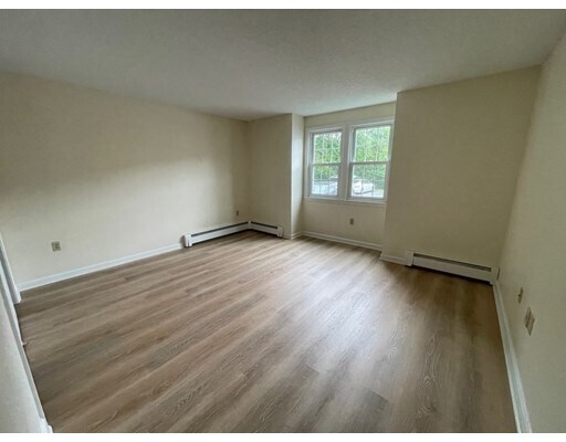 Building Photo - 454 Mammoth Rd