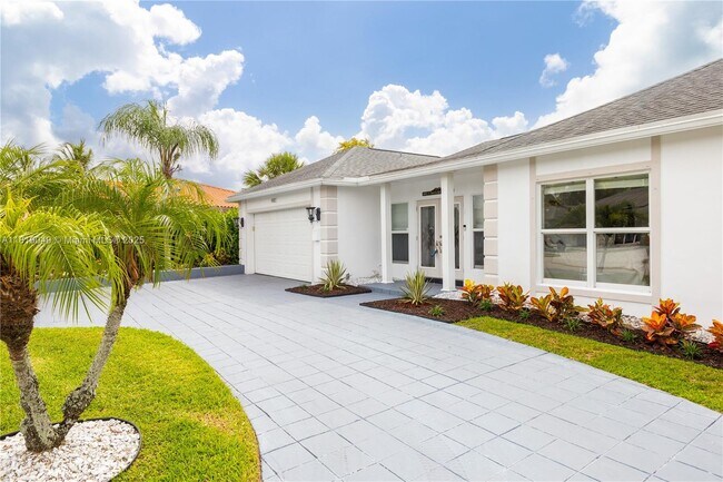 Building Photo - 4902 N Travelers Palm Ln