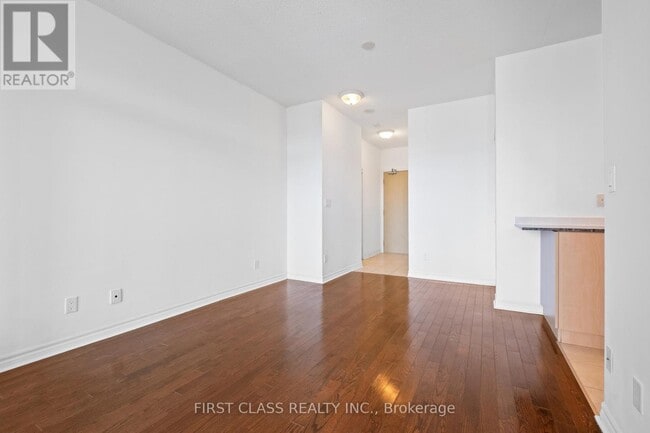 Photo du bâtiment - 901-918 HOLMES Ave