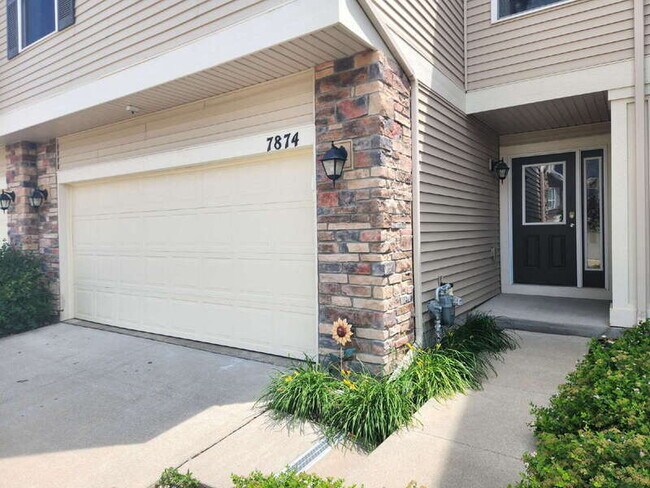 Foto del edificio - 7874 Cottonwood Ln