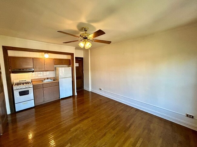 Interior Photo - 2256 N. Cleveland