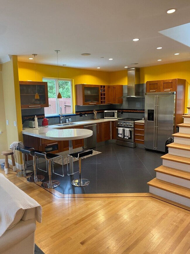 Foto del edificio - Fully Furnished House in South San Francisco - 2 Bedroom, 2 Bathroom