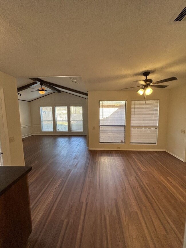 Foto del edificio - 16412 Lauder Ln