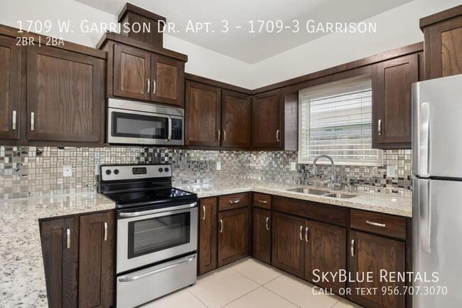 Building Photo - 1709 W Garrison Dr