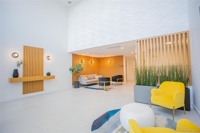 Building Photo - 230 W Broadway