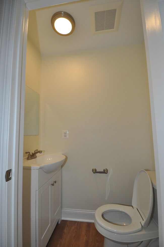 1/2 bathroom - 809 Bethlehem Pike