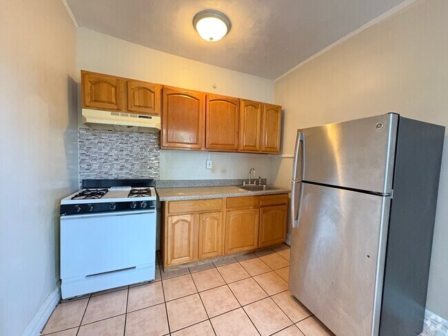 Building Photo - 570 Mount Prospect Ave
