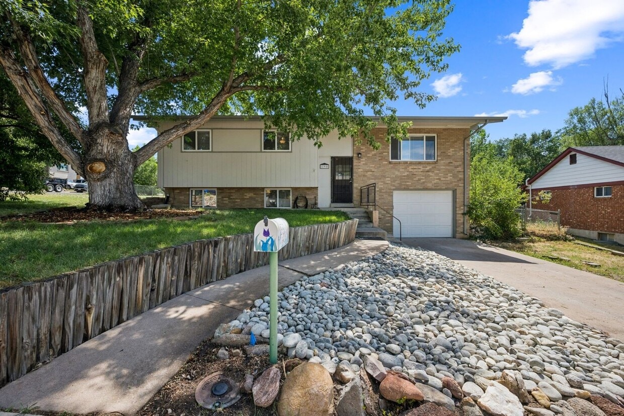 Primary Photo - Spacious 4BR House in Castle Rock