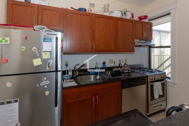 Building Photo - 9/1 Sunny upper floor 2BR with heat included!