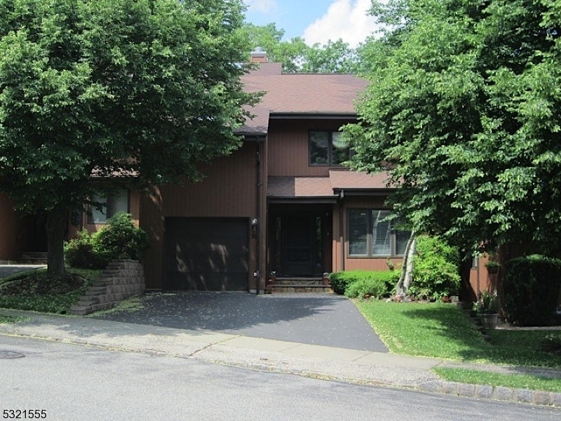 Foto principal - 74 Sullivan Dr