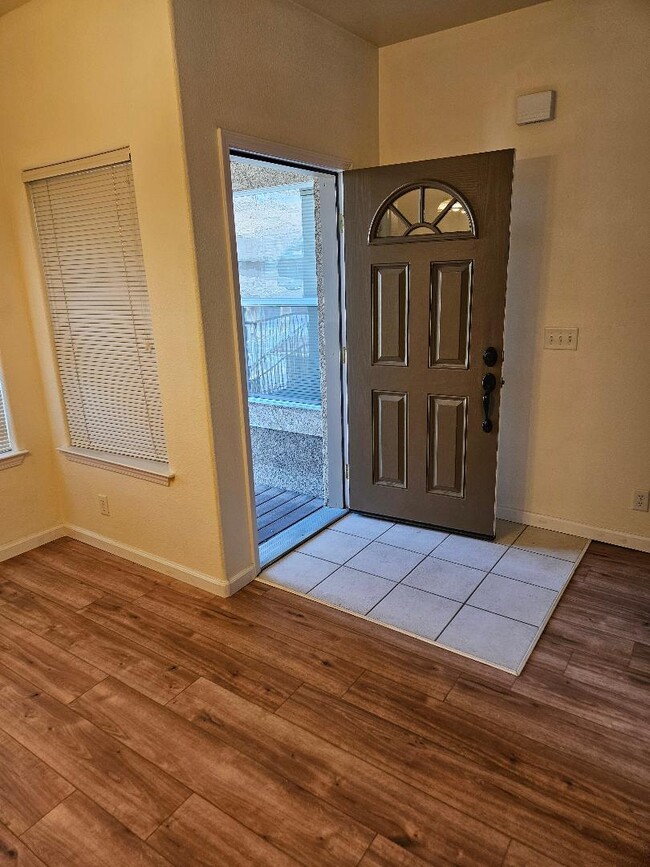 Building Photo - Snyder Avenue Townhomes