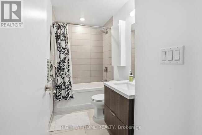 Building Photo - 109 Ossington Ave