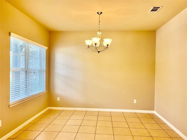 Building Photo - 7010 Stevenson Dr