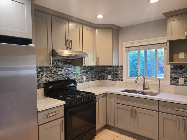 Building Photo - 1720 S Baldwin Ave