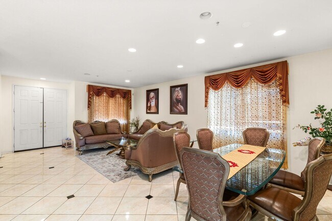 Foto del edificio - Beautiful 2 Story Home