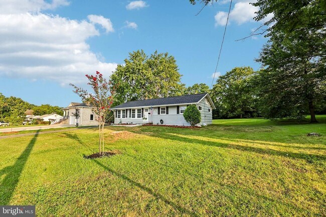 Building Photo - 7200 Vellex Ln
