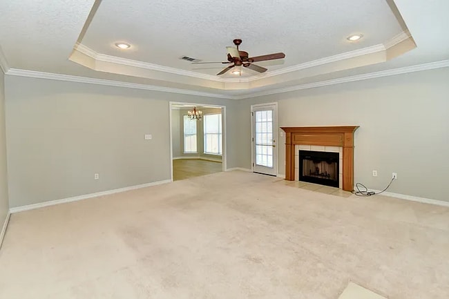 Building Photo - 15065 Warren Dr