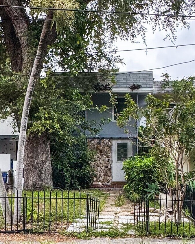 Primary Photo - 1671 NE 142nd St