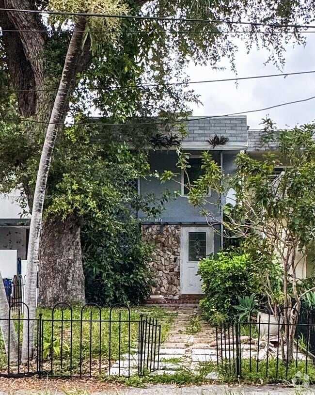 Building Photo - 1671 NE 142nd St