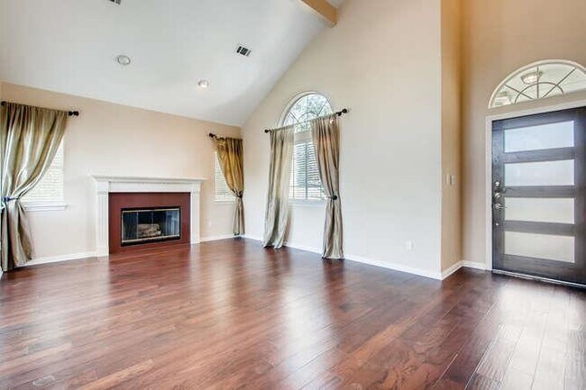 Foto del edificio - 400 Canyon Rim Dr