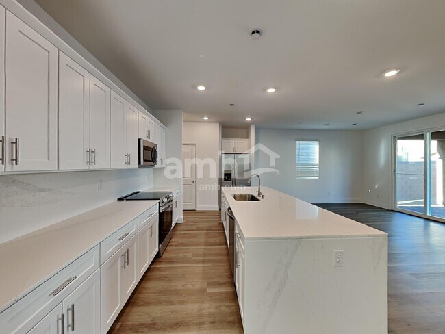 Building Photo - 5832 Vaes Dothrak St