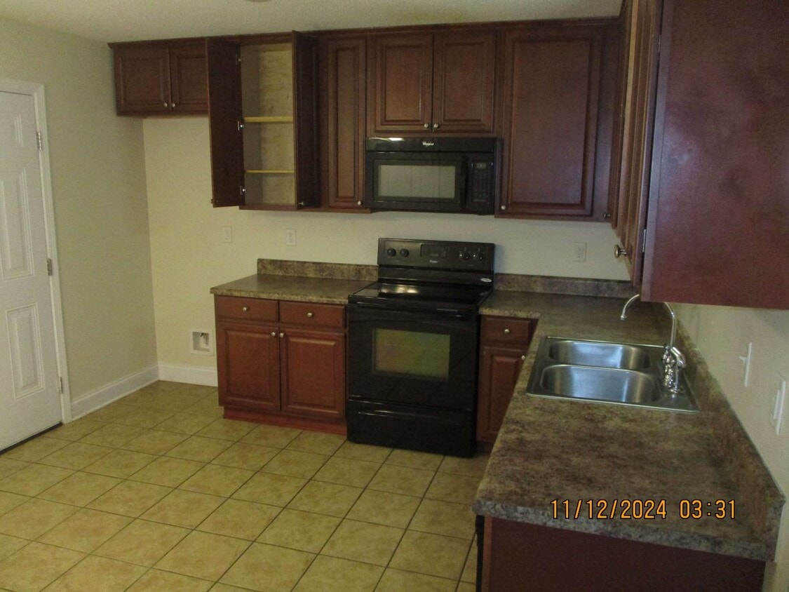 Foto del edificio - 215 Glade Ln