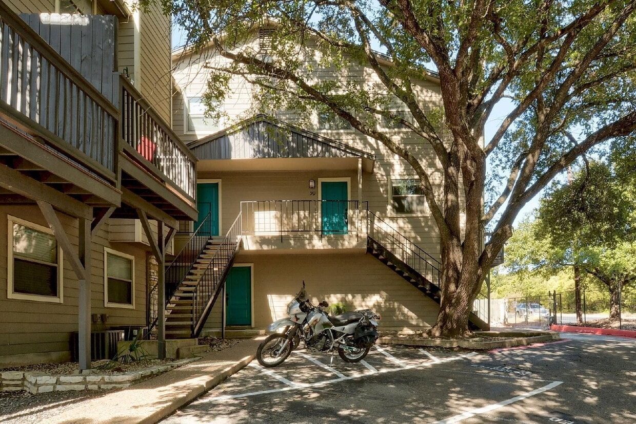 Foto principal - 6700 Cooper Ln