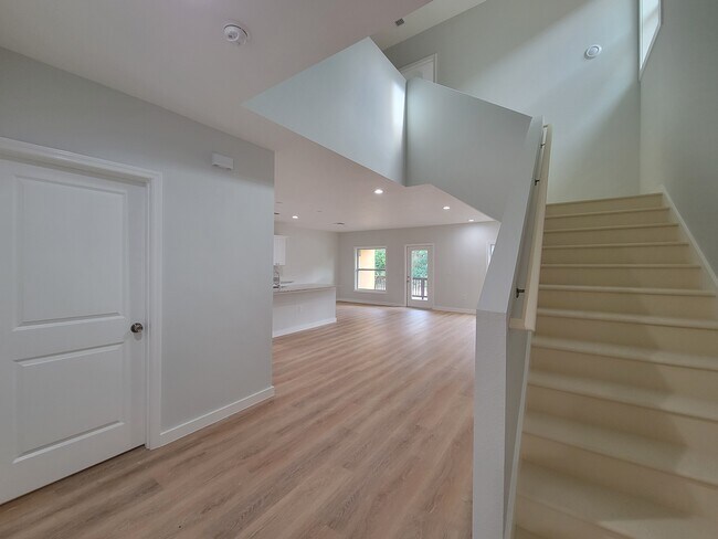 Foto del edificio - 1950 Freedom Dr