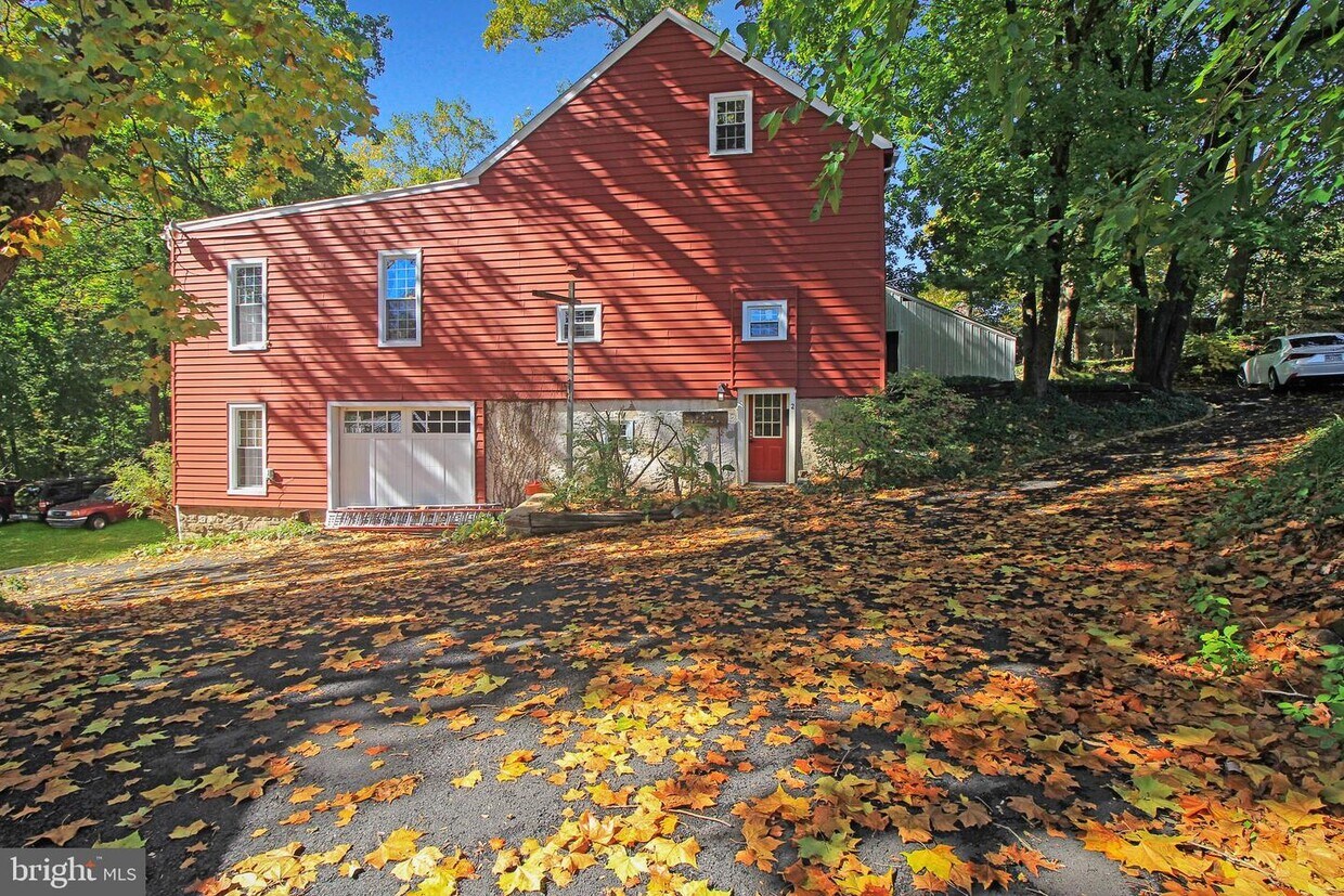 64 Beulah Rd Unit 2, Doylestown, PA 18901 Room for Rent in Doylestown, PA