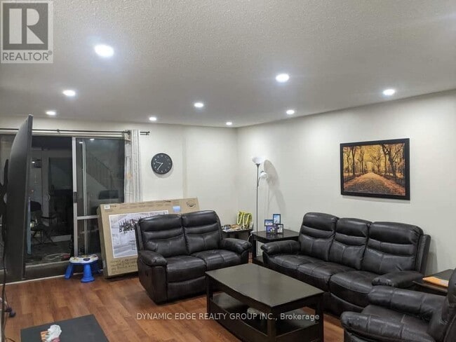 Building Photo - 3025-3025 The Credit Woodlands