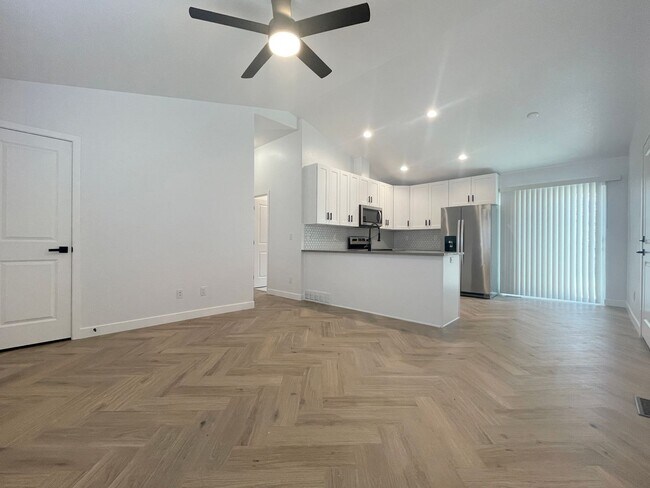 Building Photo - Stunning full remodel! 3 bedrooms/2 bathro...