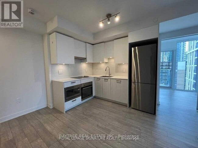 Building Photo - 195 Redpath Ave