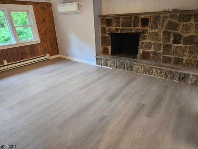 Foto del edificio - 72 Glenwood Mt Rd