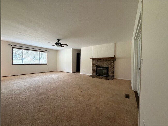 Foto del edificio - 9108 Bluff Dr