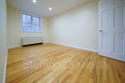 Foto del edificio - 28-2 Astoria Blvd