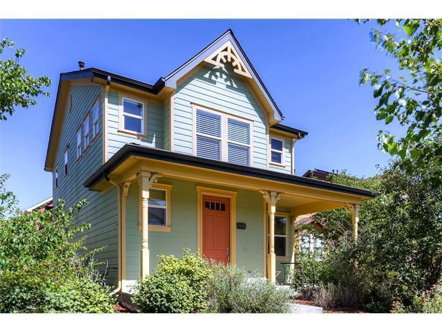 Foto principal - 2 bedroom plus loft single family home in Central Park!