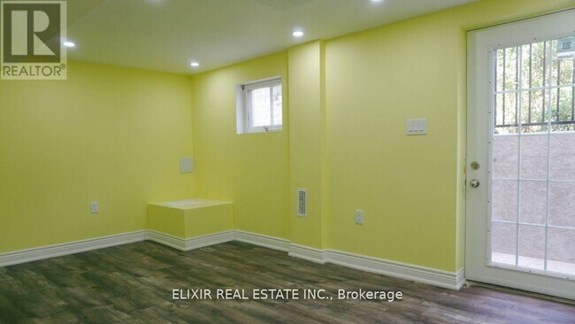 Building Photo - 30 Trotters Ln