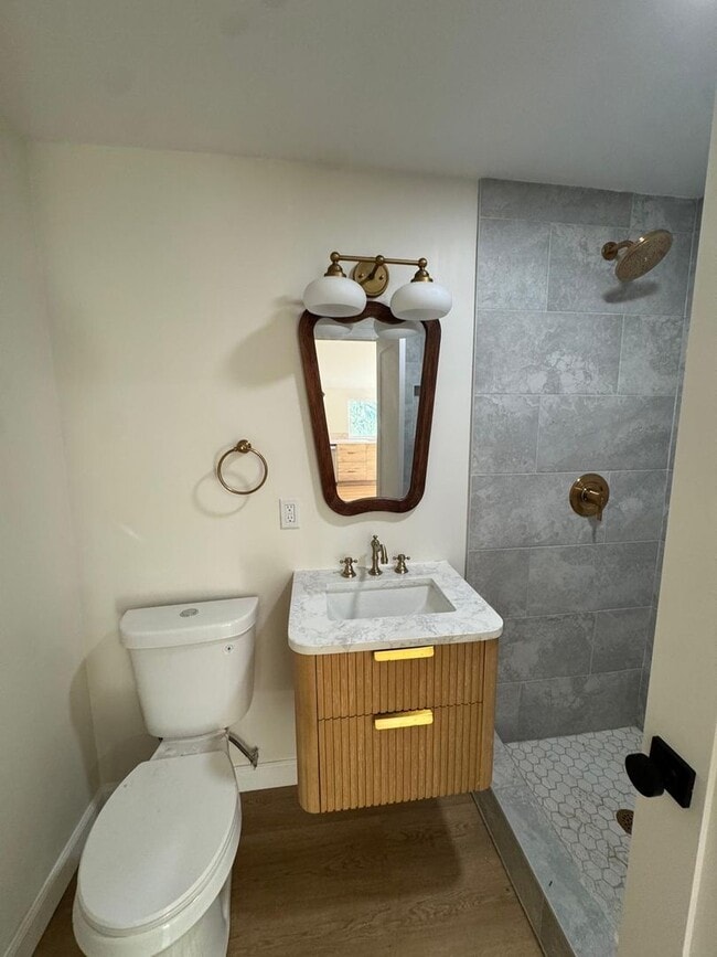 Building Photo - 1 bedroom 1 bath brand new ADU Style home.