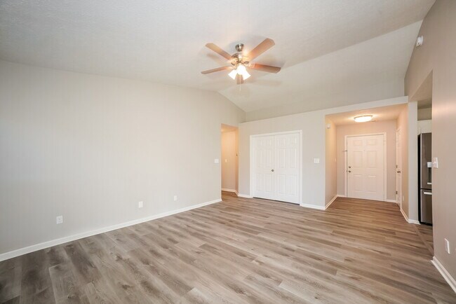Foto del edificio - 509 Village Blvd