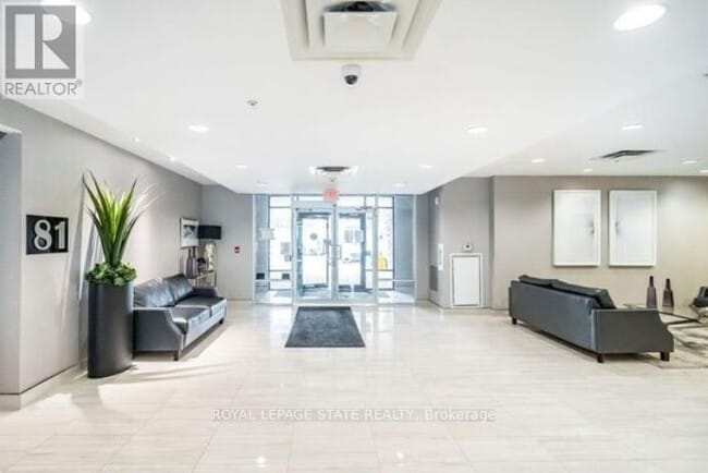 Building Photo - 81 Robinson St