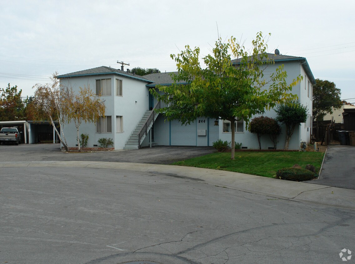 Building Photo - 844 Park Dr