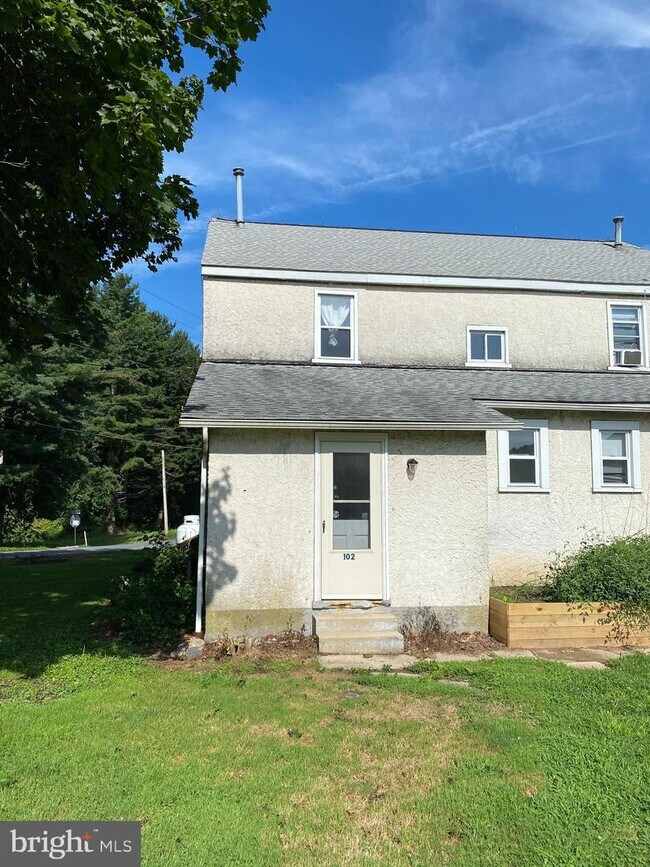 Building Photo - 102 W Christine Rd