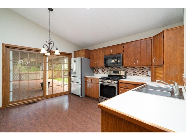 Building Photo - 9850 Laguna Cir