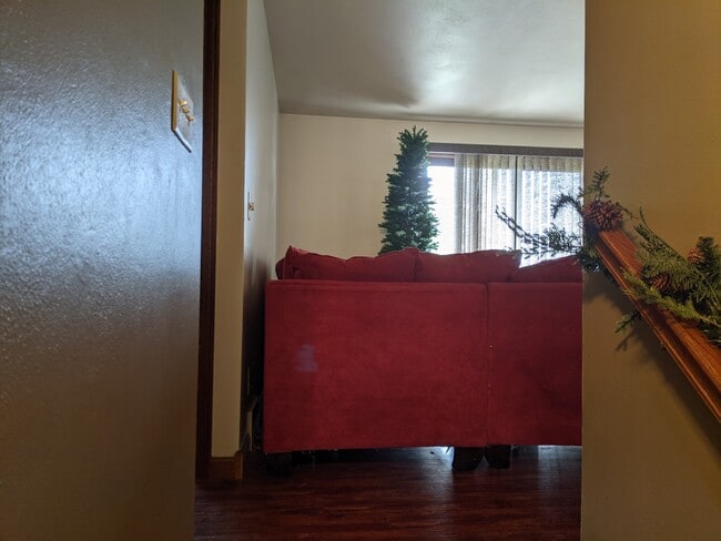 Building Photo - 809 W Ridgeview Dr