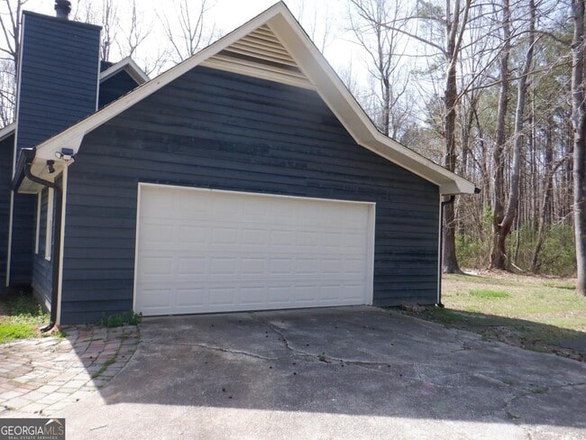 Building Photo - 6615 Jones Rd