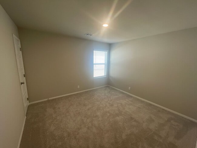 Foto del edificio - BRAND NEW Three Bedroom | Two Bath Home in...