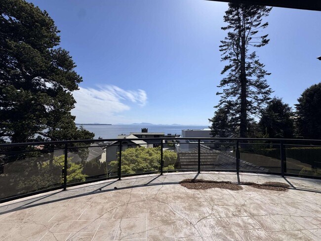 Photo du bâtiment - 13136 Marine Dr